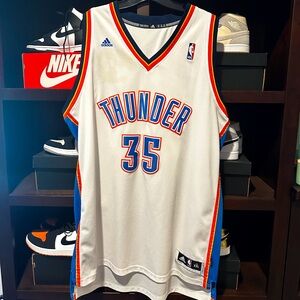 ADIDAS OKC THUNDER KEVIN DURANT ‘35’ JERSEY. CONDITION IS USED. SZ XXL.